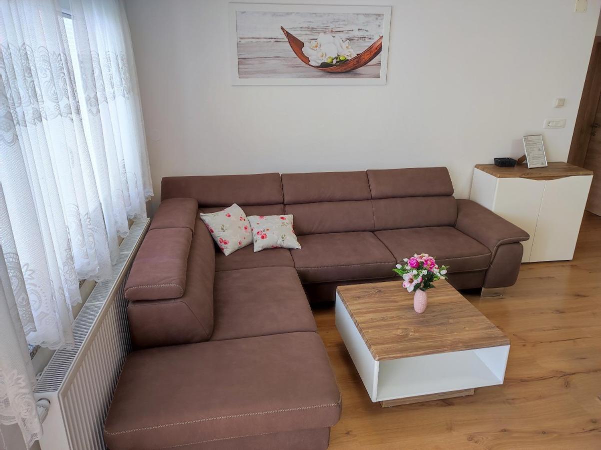 Apartmaji Mojca بوينج المظهر الخارجي الصورة