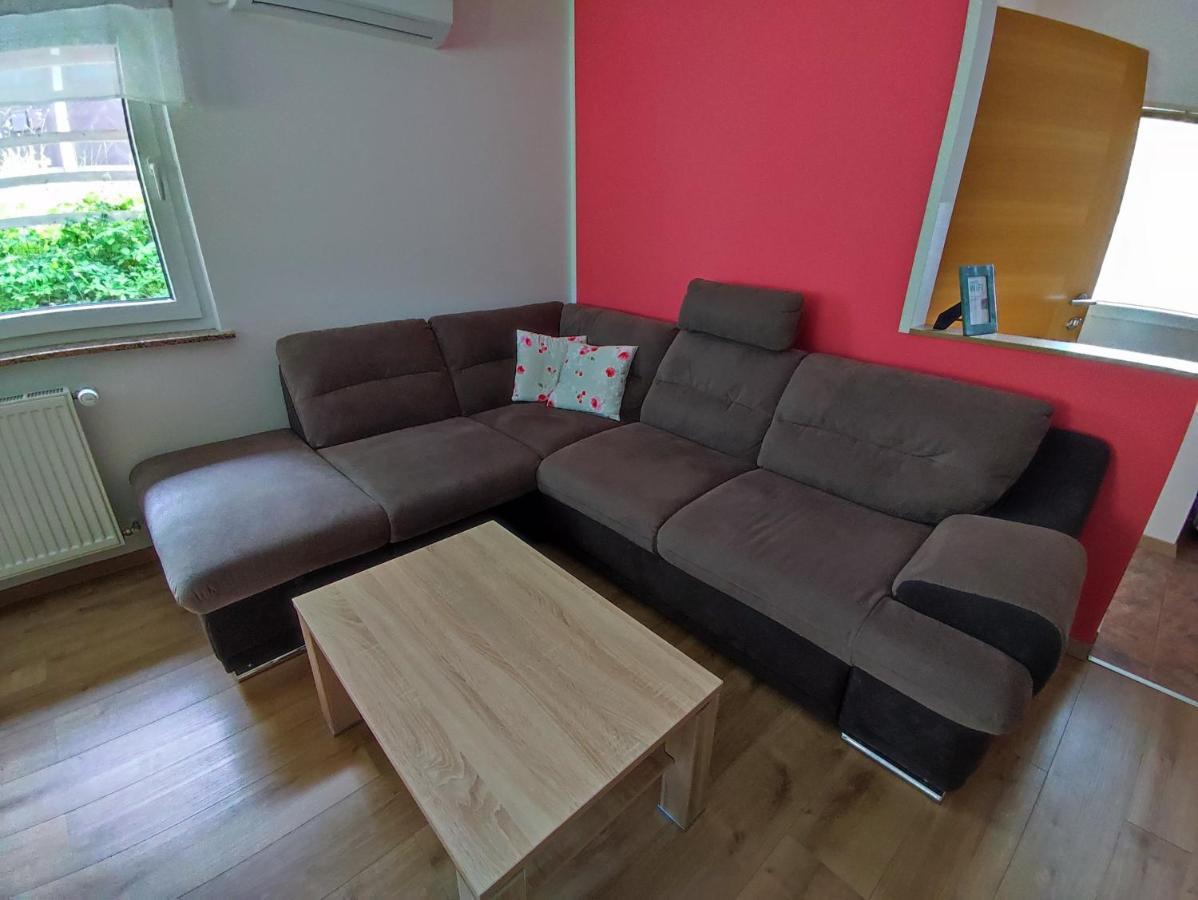 Apartmaji Mojca بوينج المظهر الخارجي الصورة